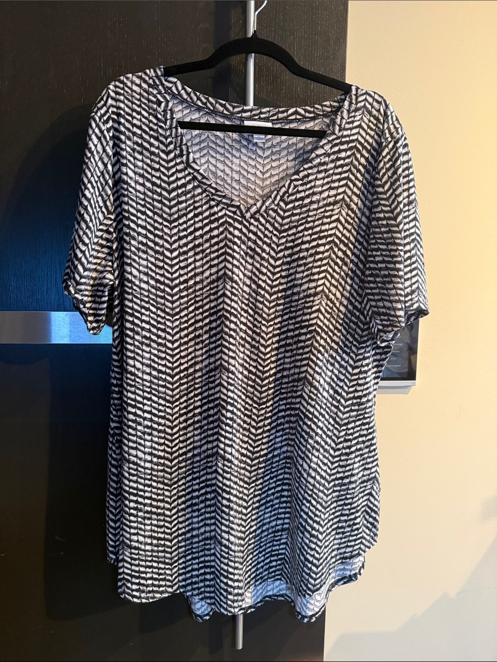 LuLaRoe Black and White Chevron Print Tunic